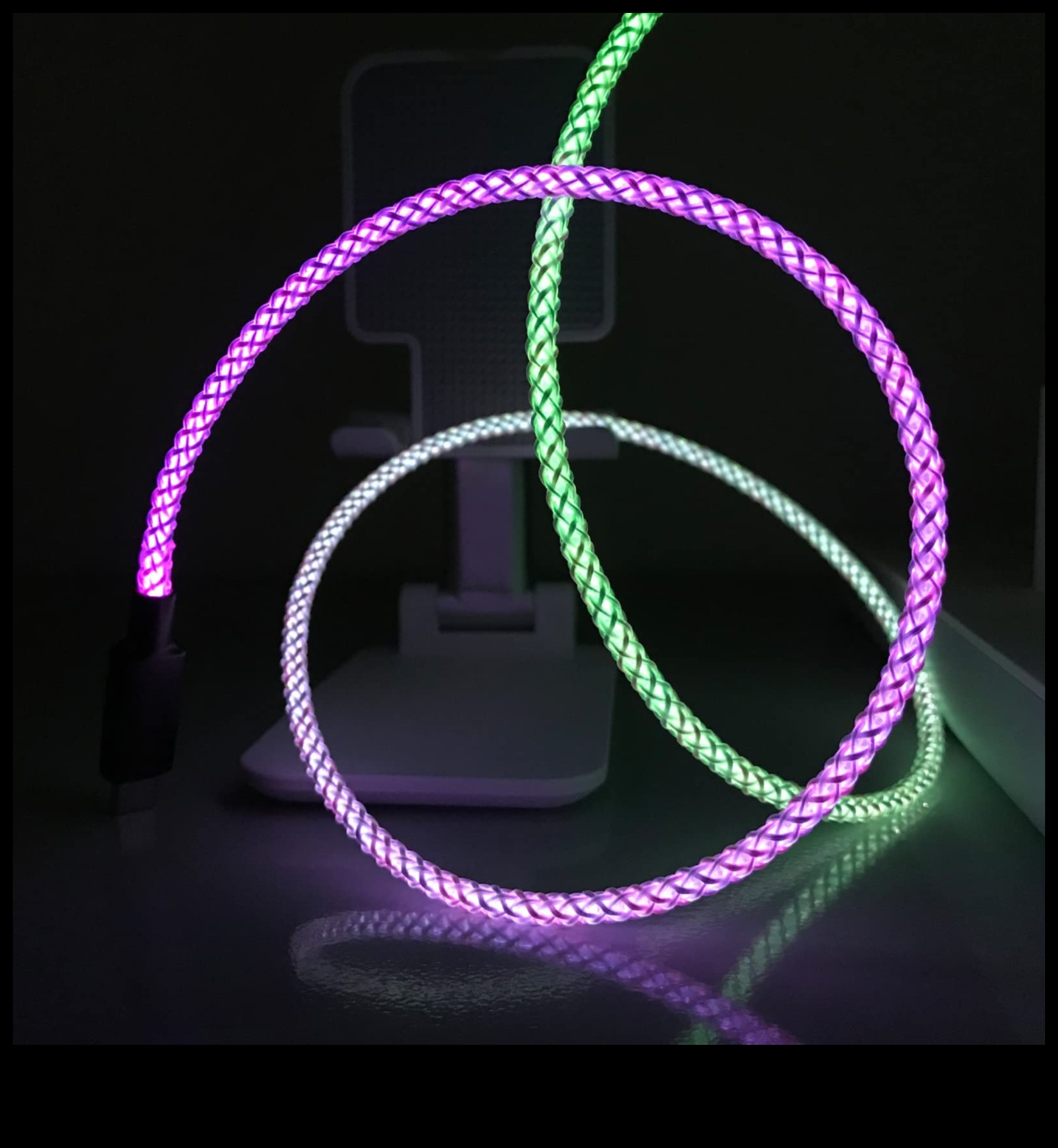 Glowing Gadgets Φωτισμένοι φορτιστές και καλώδια φωτίζουν τη νύχτα 2 Glowing Gadgets: Φωτιζόμενοι φορτιστές και καλώδια για νυχτερινή χρήση