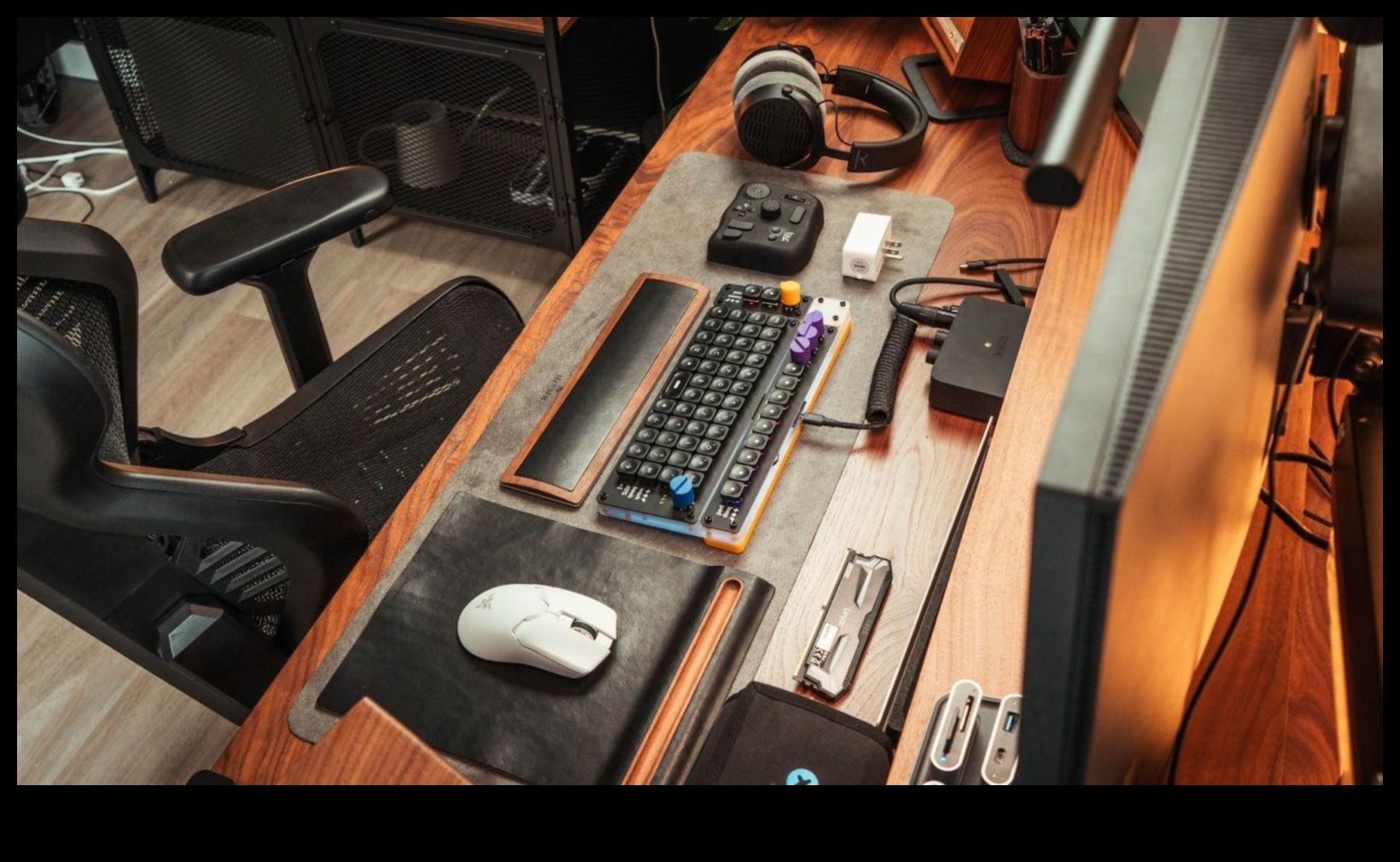 Desk Essentials: Απαραίτητα αξεσουάρ για έναν παραγωγικό σταθμό εργασίας