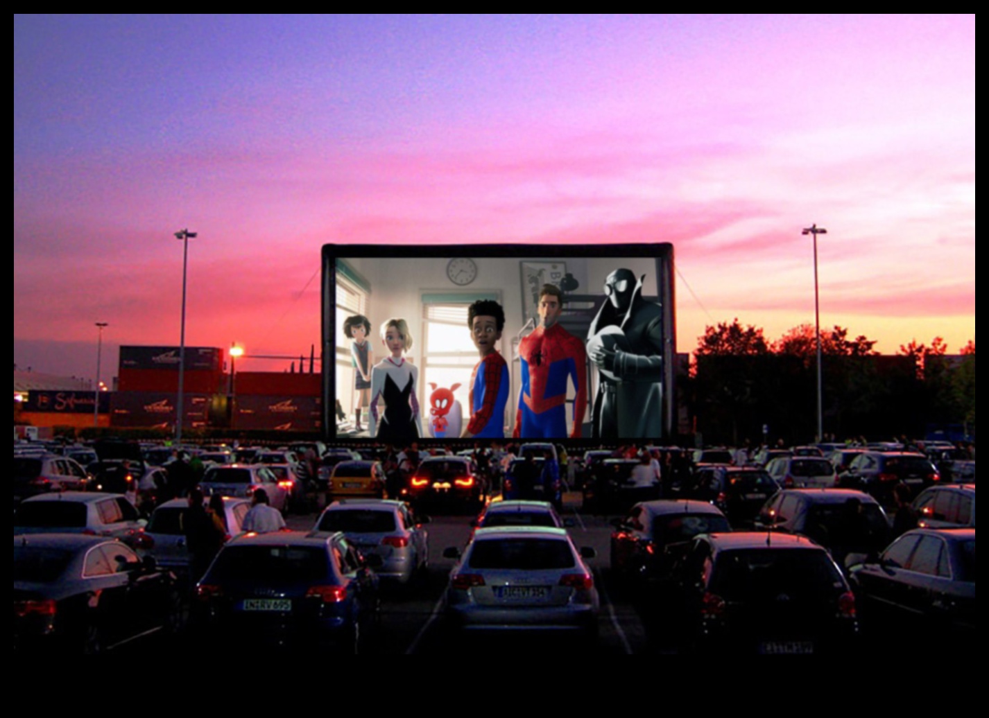 Drive-In Theatre: Προβολείς και ηλεκτρονικά για μια κινηματογραφική εμπειρία στο δρόμο