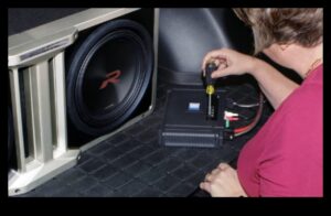 Πτώση μπάσων και ρυθμοί: Subwoofer και ηλεκτρονικά για βαθύ συντονισμό